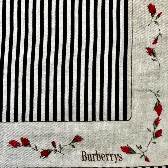 FREE Burberry scarf with a $400purchase. I just removed tags. No damage - Picture 2 of 4